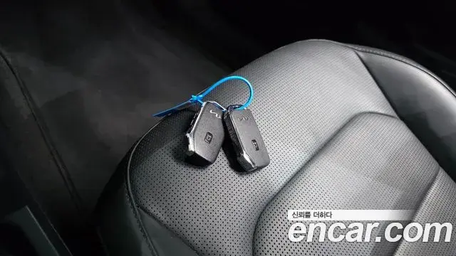 Kia Niro 2023 — Фото 17/20