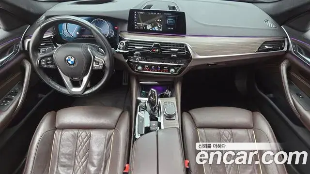 BMW 5 Series 2018 — Фото 9/20