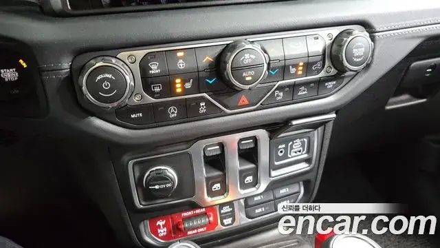 Jeep Wrangler 2025 — Фото 10/20