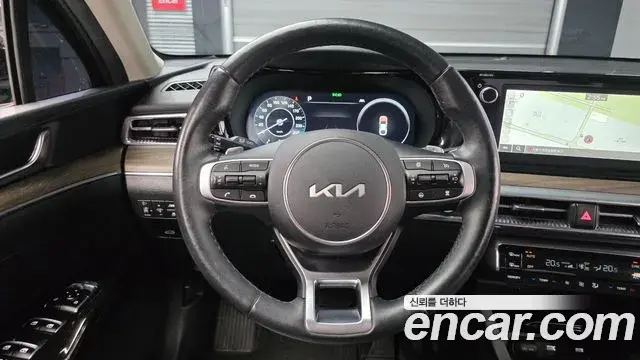 Kia K5 2023 — Фото 12/20