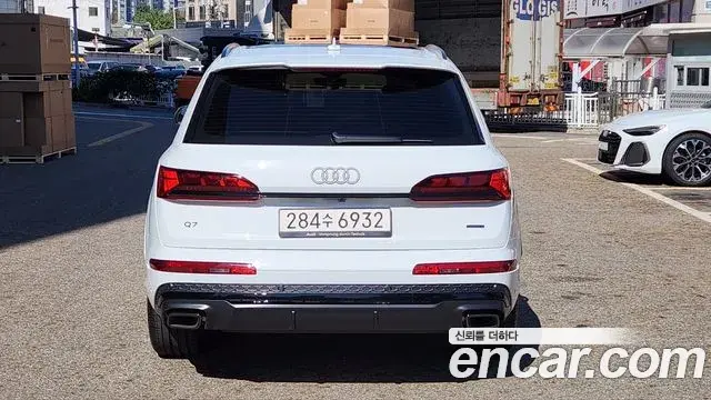 Audi Q7 2025 — Фото 3/20
