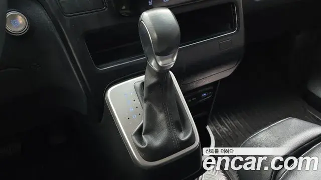 Hyundai Staria 2022 — Photo 9/20