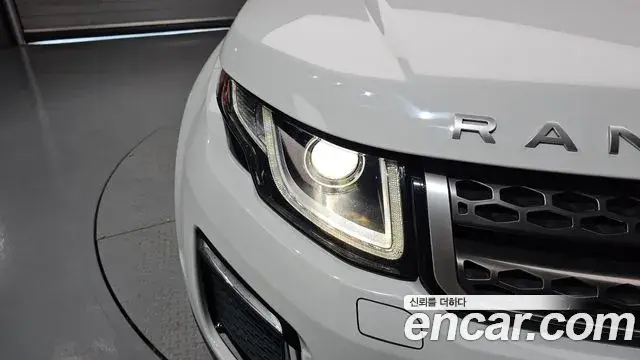 Land Rover Range Rover Evoque 2018 — Photo 12/34