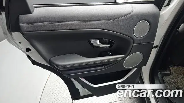 Land Rover Range Rover Evoque 2018 — Photo 33/34