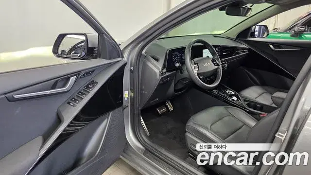 Kia Niro 2023 — Фото 10/20