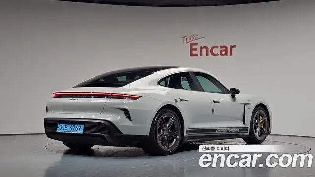 Porsche Taycan 2024 — Şəkil 31/37