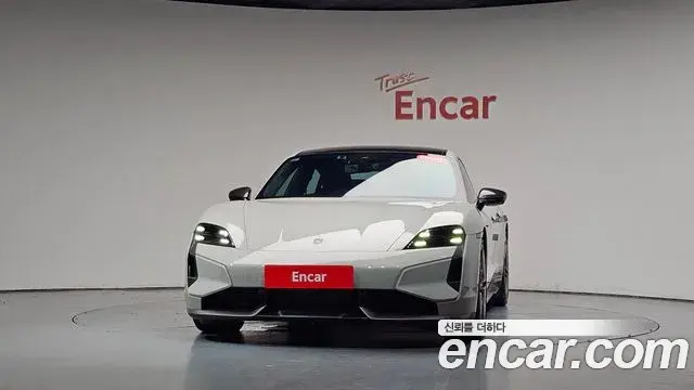 Porsche Taycan 2024 — Şəkil 8/37