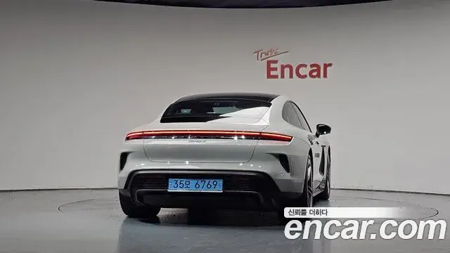 Porsche Taycan 2024 — Şəkil 15/37