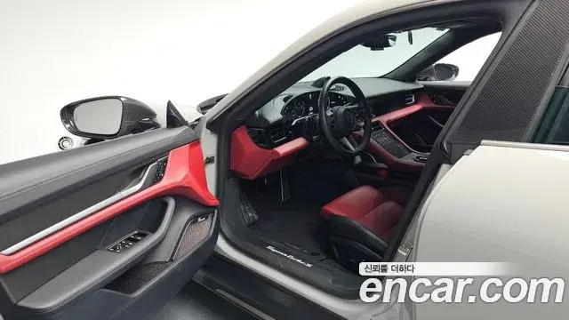 Porsche Taycan 2024 — Şəkil 9/37