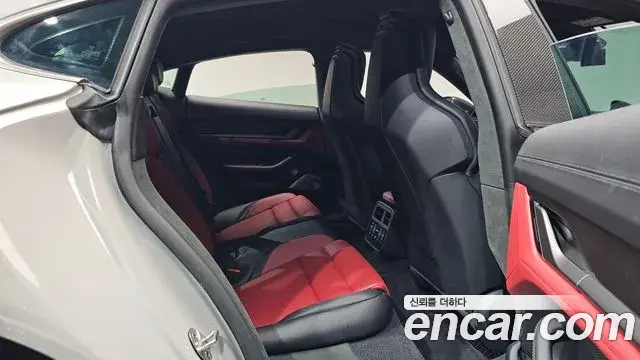 Porsche Taycan 2024 — Şəkil 36/37