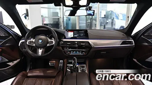 BMW 5 Series 2019 — Фото 10/20