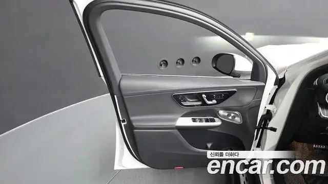 Mercedes-Benz GLC-Class 2025 — Photo 36/41