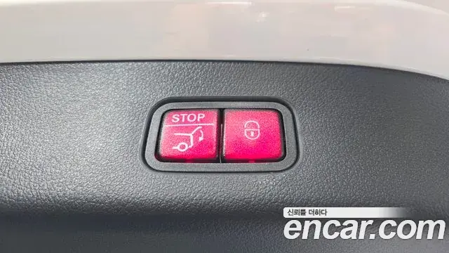 Mercedes-Benz GLC-Class 2025 — Photo 30/41