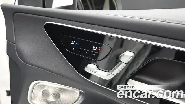Mercedes-Benz GLC-Class 2025 — Photo 28/41