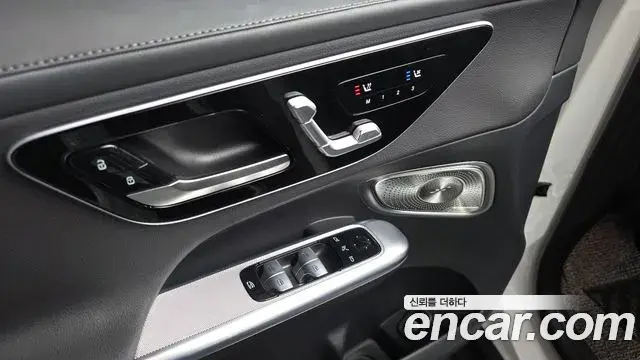 Mercedes-Benz GLC-Class 2025 — Photo 26/41