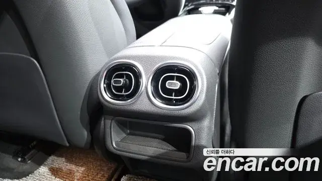 Mercedes-Benz GLC-Class 2025 — Photo 13/41