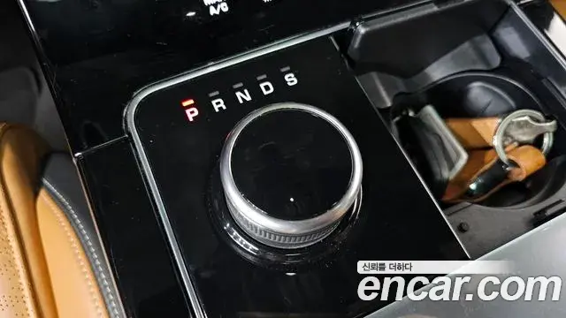 Land Rover Range Rover Velar 2018 — Фото 8/20