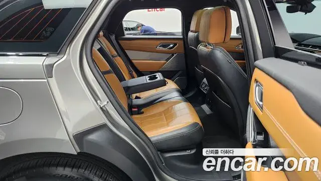 Land Rover Range Rover Velar 2018 — Фото 11/20