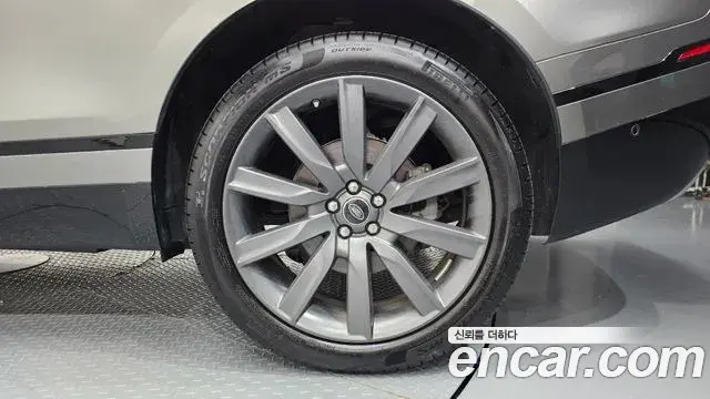 Land Rover Range Rover Velar 2018 — Şəkil 24/39