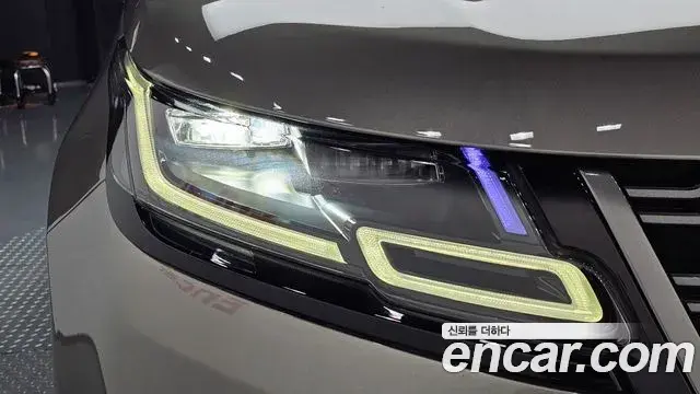 Land Rover Range Rover Velar 2018 — Şəkil 7/39