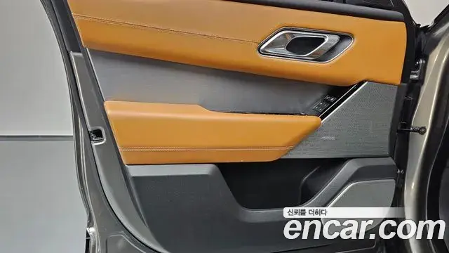 Land Rover Range Rover Velar 2018 — Şəkil 11/39