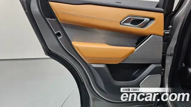 Land Rover Range Rover Velar 2018 — Şəkil 13/39