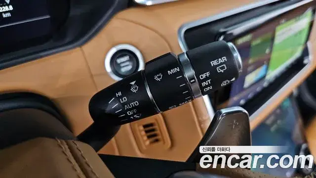 Land Rover Range Rover Velar 2018 — Şəkil 14/39