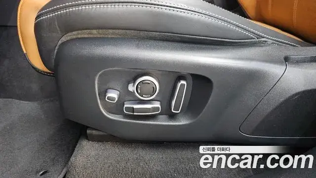 Land Rover Range Rover Velar 2018 — Şəkil 29/39