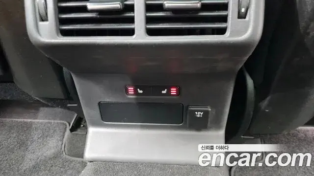 Land Rover Range Rover Velar 2018 — Şəkil 26/39