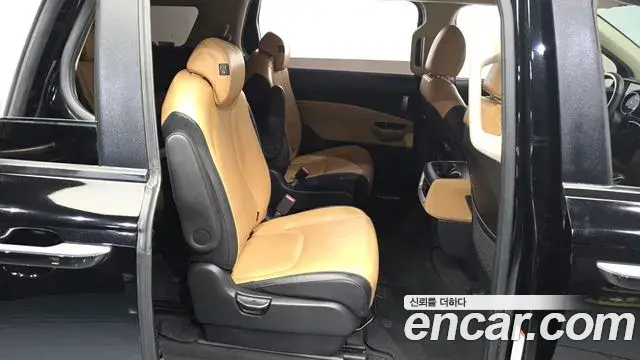 Kia Carnival 2022 — Photo 12/20