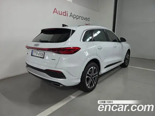 Audi Q5 2025 — Фото 1/18