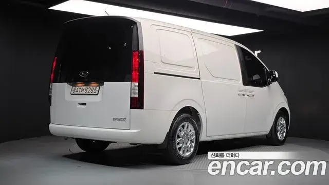 Hyundai Staria 2022 — Фото 1/20