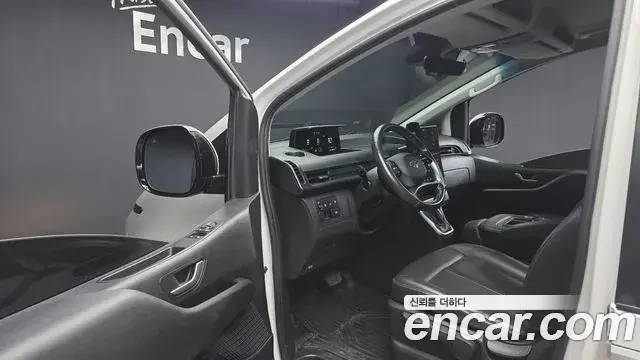 Hyundai Staria 2022 — Фото 8/20
