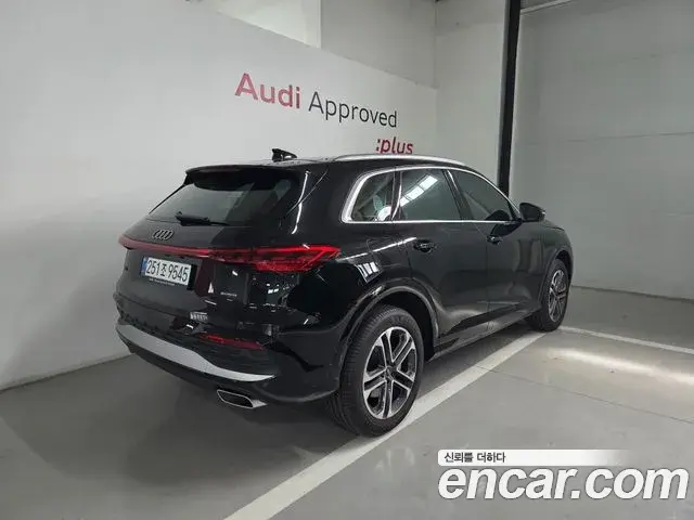 Audi Q5 2025 — Фото 1/18