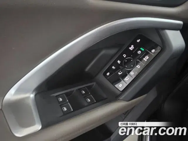 Audi Q5 2025 — Фото 12/18