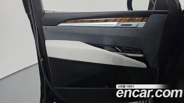 Cadillac Escalade 2026 — Şəkil 30/40