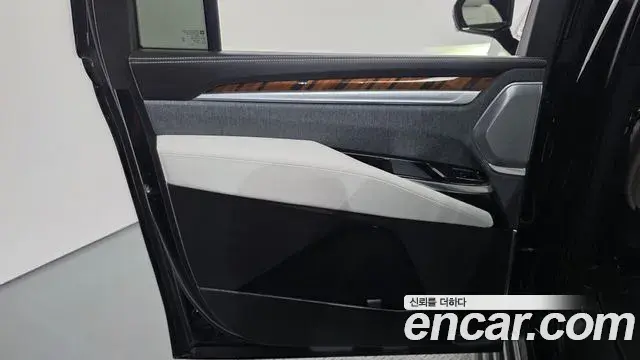 Cadillac Escalade 2026 — Şəkil 37/40