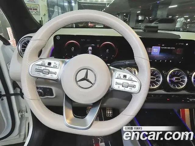 Mercedes-Benz GLB-Class 2021 — Фото 8/20