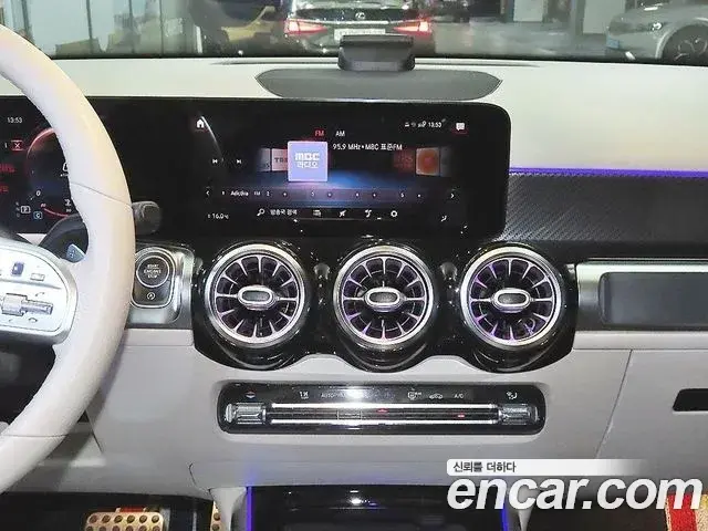 Mercedes-Benz GLB-Class 2021 — Фото 11/20