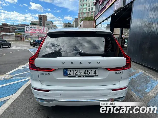 Volvo XC60 2023 — Şəkil 2/15