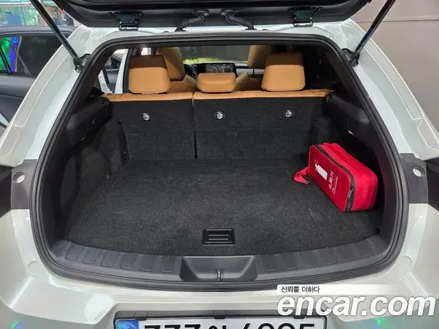 Lexus UX300h 2025 — Şəkil 12/20