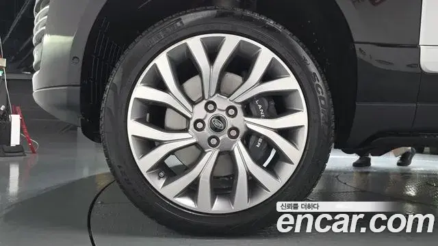 Land Rover Range Rover 2020 — ფოტო 13/43