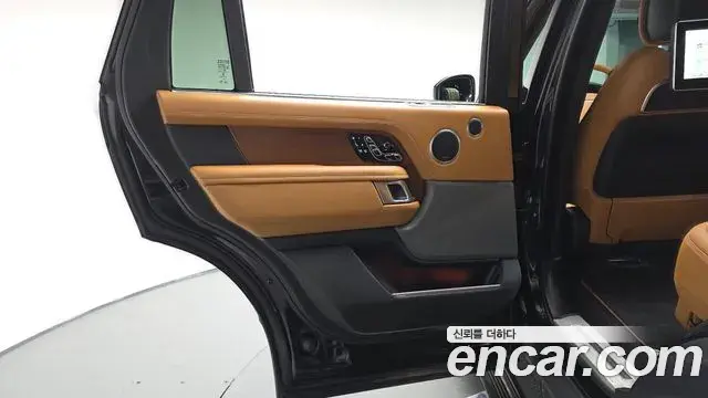 Land Rover Range Rover 2020 — ფოტო 10/43