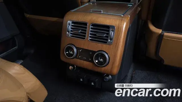 Land Rover Range Rover 2020 — ფოტო 17/43