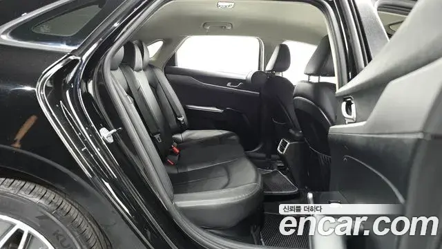 Kia K5 2022 — Şəkil 19/37