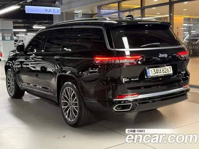 Jeep Grand Cherokee 2022 — Фото 3/20