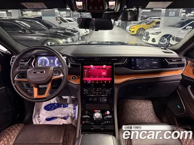 Jeep Grand Cherokee 2022 — Фото 18/20