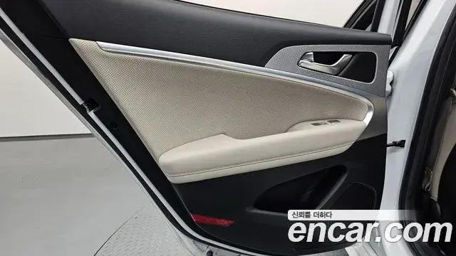 Genesis G70 2021 — Photo 17/36
