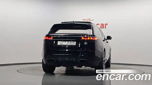Land Rover Range Rover Velar 2018 — ფოტო 17/36