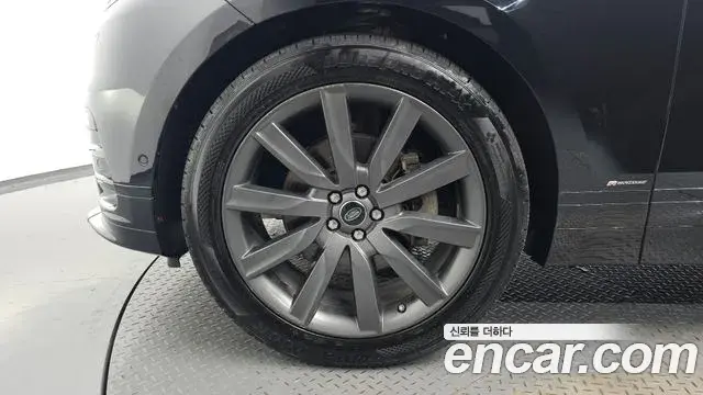 Land Rover Range Rover Velar 2018 — ფოტო 19/36